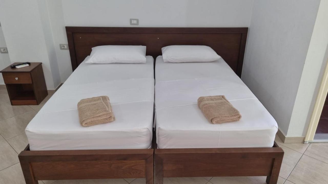 Anmaor Hotel Qeparo Bagian luar foto
