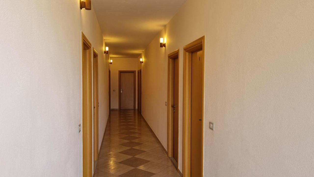 Anmaor Hotel Qeparo Bagian luar foto