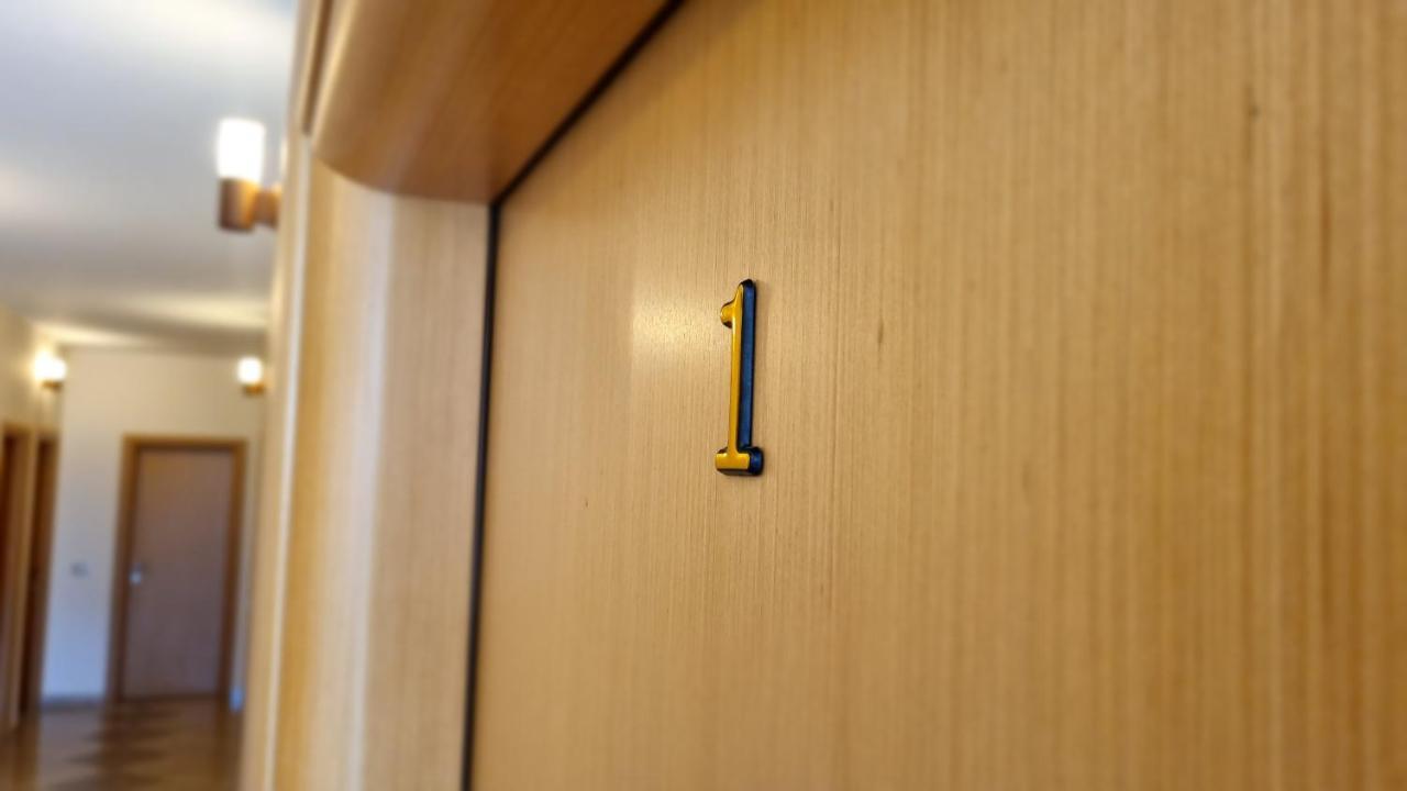 Anmaor Hotel Qeparo Bagian luar foto