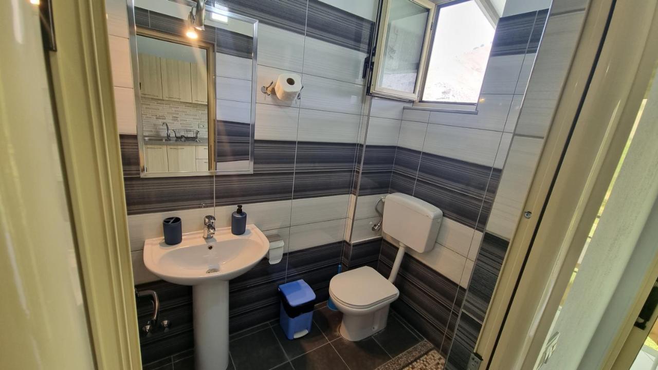 Anmaor Hotel Qeparo Bagian luar foto