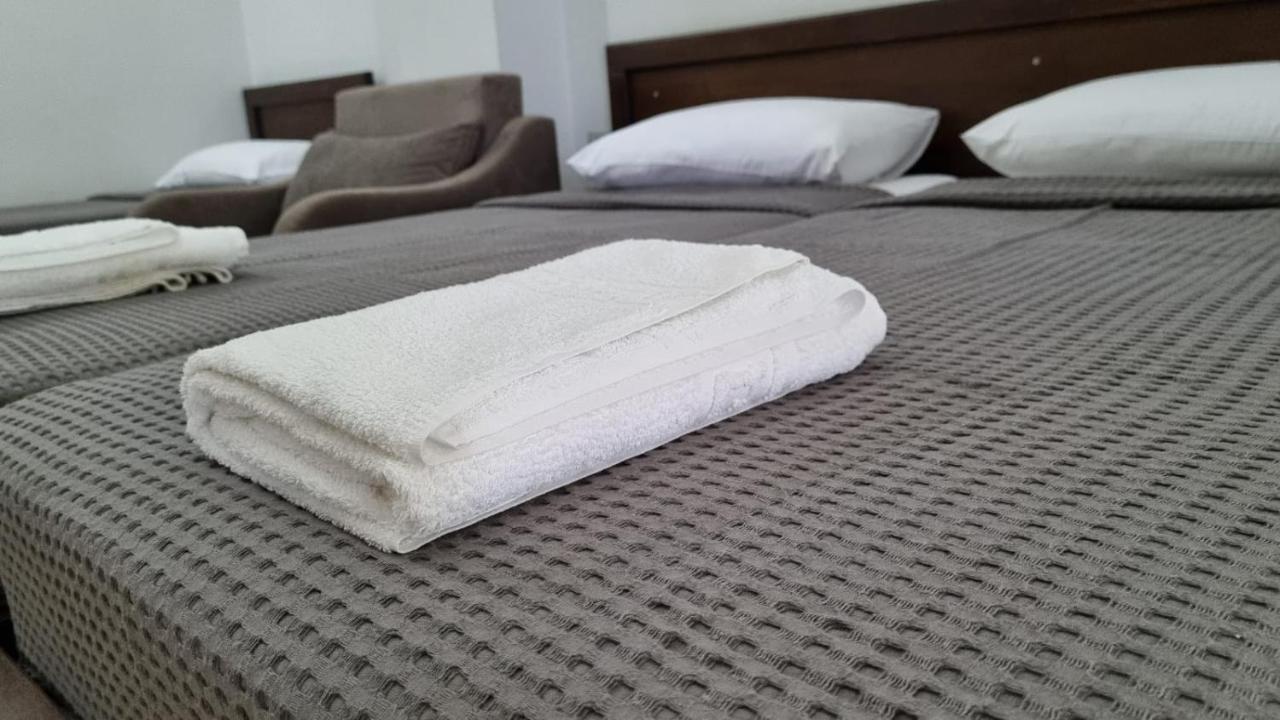 Anmaor Hotel Qeparo Bagian luar foto