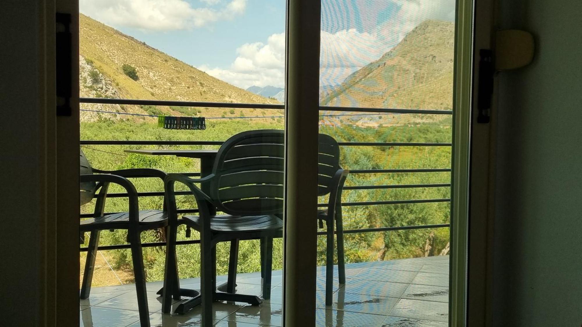 Anmaor Hotel Qeparo Bagian luar foto