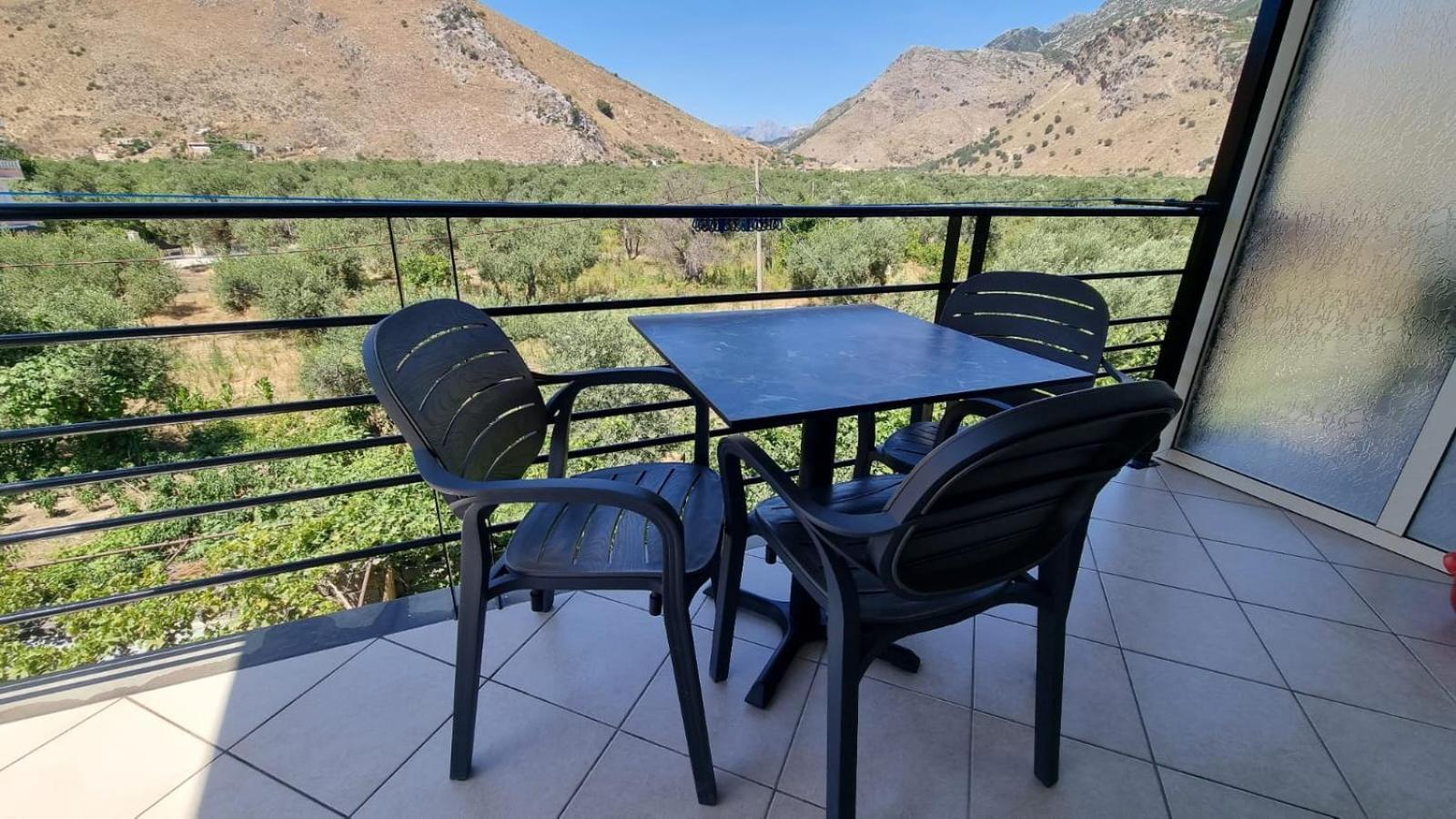 Anmaor Hotel Qeparo Bagian luar foto