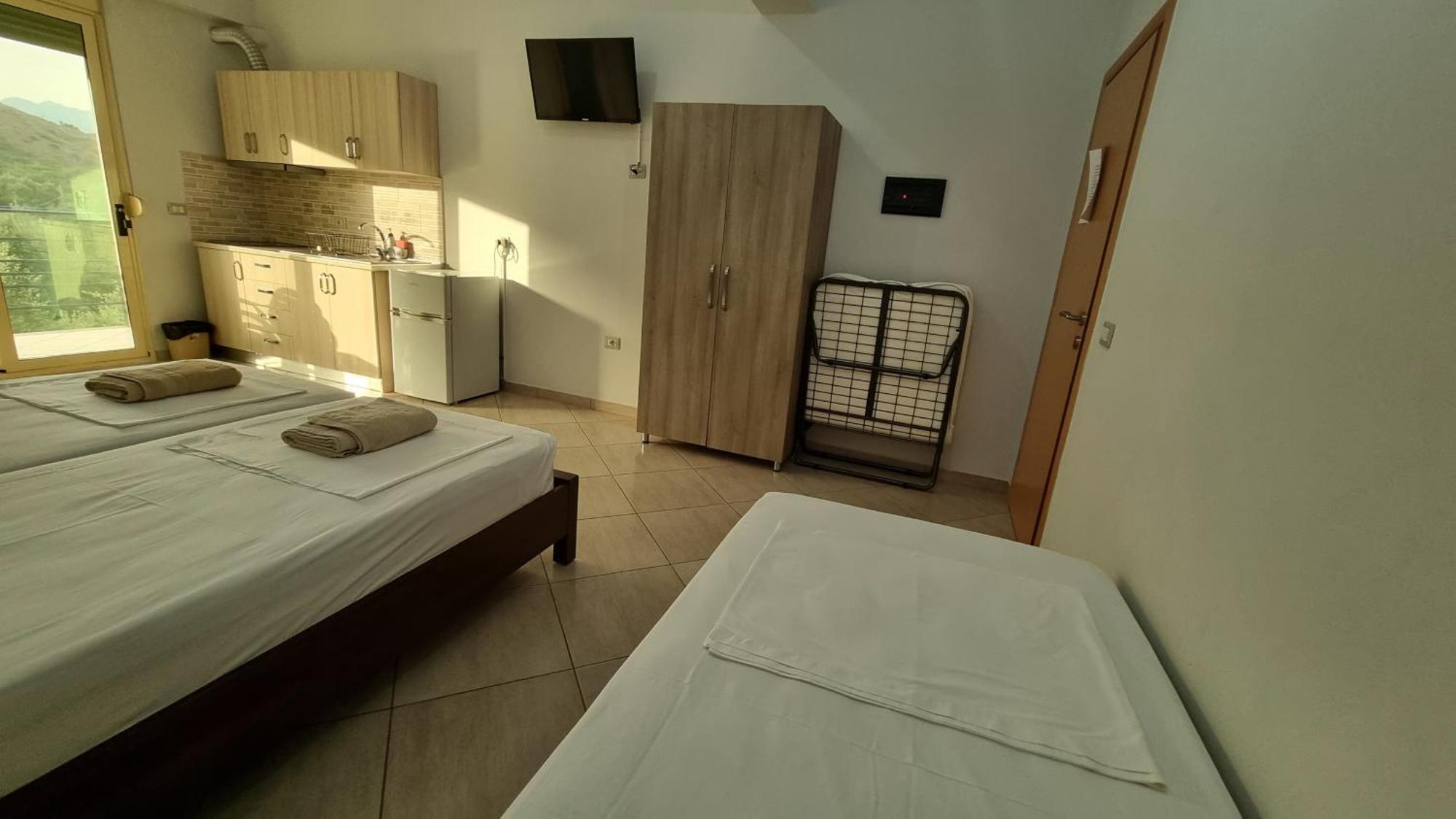 Anmaor Hotel Qeparo Bagian luar foto