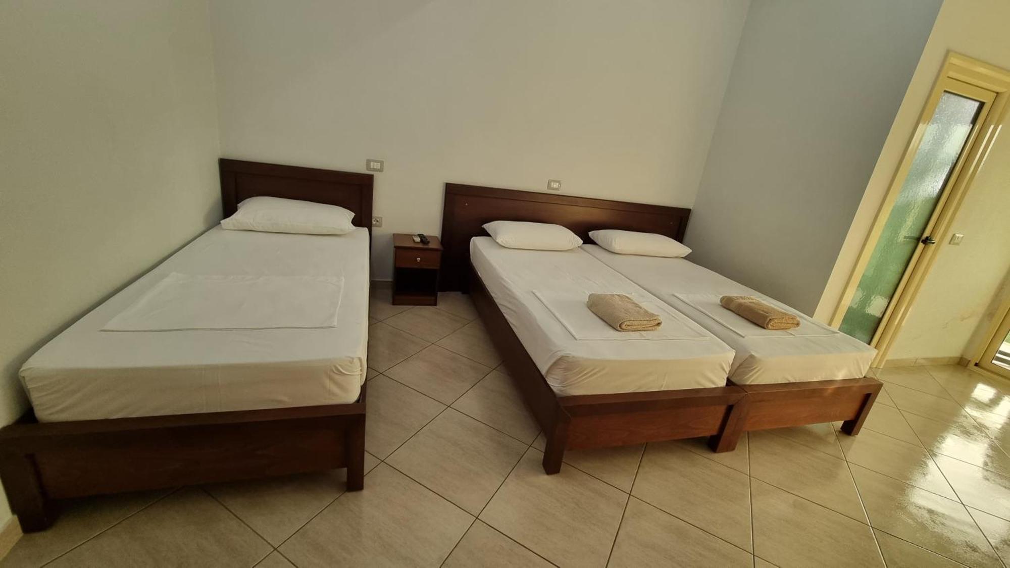 Anmaor Hotel Qeparo Bagian luar foto